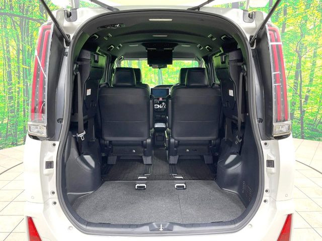 普段のお買い物や通勤、送迎等に十分な荷室スペースを確保しております。セカンドシートを倒すと、大きな荷物の積載も可能です♪