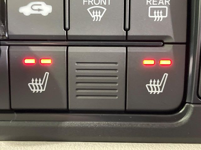 【シートヒーター】寒い日に重宝するシートヒーター!エアコンより早く温まってくれるので寒がりの人も安心ですね♪エアコンの温風は乾燥するから苦手、という方にもをおすすめです。