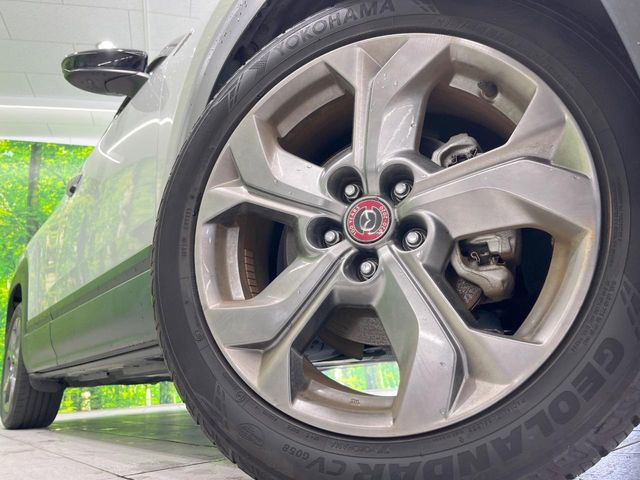 �y����18�C���`�A���~�z�C�[���z�O�ςɃ}�b�`���������A���~�z�C�[���𑕒����Ă���܂��B�e��ЊO�A���~�z�C�[����A�X�^�b�h���X�^�C�����戵�����Ă���܂��B���񂲑��k����������