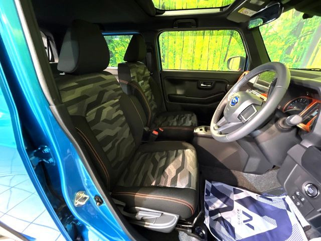 運転席シート廻りは使用感も少なく、良好な状態となっています。丁寧に使われていたことがよくわかりますね。