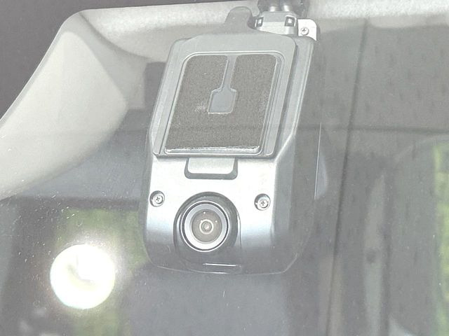 【ドライブレコーダー】ドライブレコーダー装備!走行中はもちろん、あおり運転や事故に遭遇した際、映像で記録し、万一のリスクに備えます。※記録用SDカードはお客様ご自身でご準備いただく必要があります。