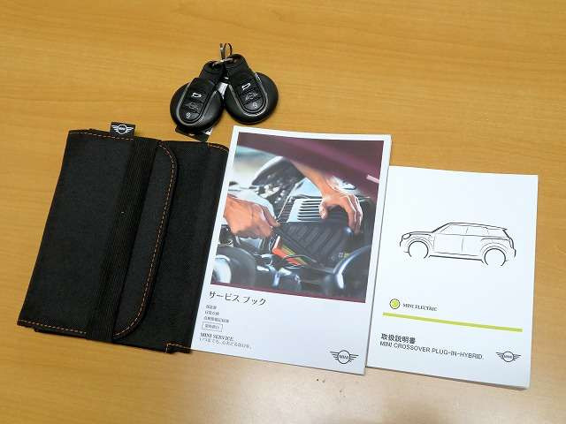 ミニクロスオーバークーパー S E オール4 アンテイムド エディション 4WD