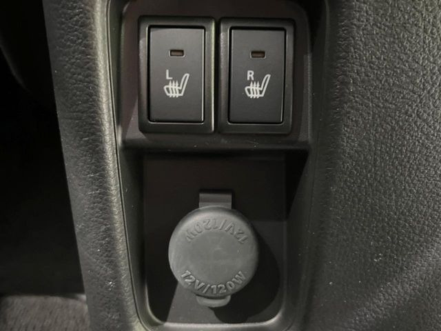 【シートヒーター】寒い日に重宝するシートヒーター!エアコンより早く温まってくれるので寒がりの人も安心ですね♪エアコンの温風は乾燥するから苦手、という方にもをおすすめです。