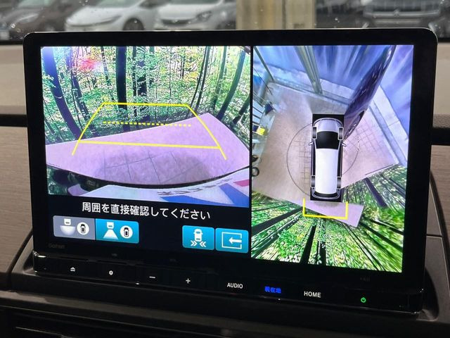 【マルチビューカメラシステム】専用のカメラにより、上から見下ろしたような視点で360度クルマの周囲を確認することができます☆死角部分も確認しやすく、狭い場所での切り返しや駐車もスムーズに行えます。