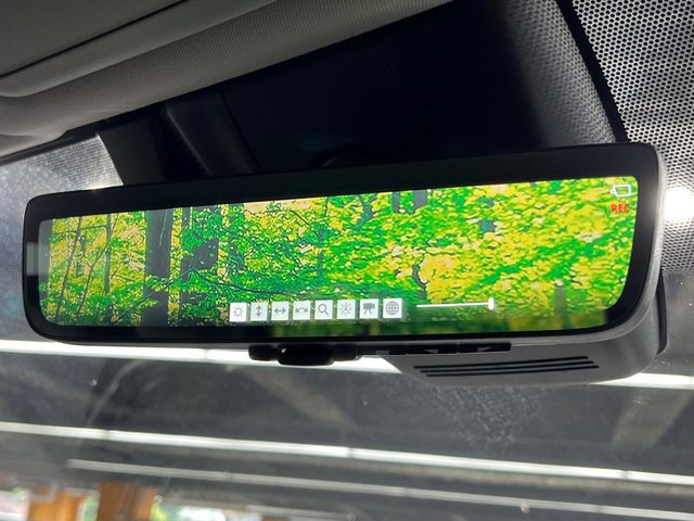 【デジタルインナーミラー】後席の大きな荷物や同乗者で後方が確認しづらい時でも安心!カメラが撮影した車両後方の映像をルームミラー内に表示。クリアな視界で状況の確認が可能です!