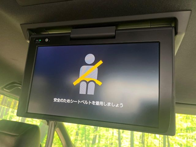 【フリップダウンモニター】大画面モニターで後席でもエンタメをお楽しみいただけます。小さなお子様にも大人気の装備です♪