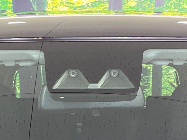 【スマートアシスト】走行中に前方の車両等を認識し、衝突しそうな時は警報とブレーキで衝突回避と被害軽減をアシスト。より安全にドライブをお楽しみいただけます。