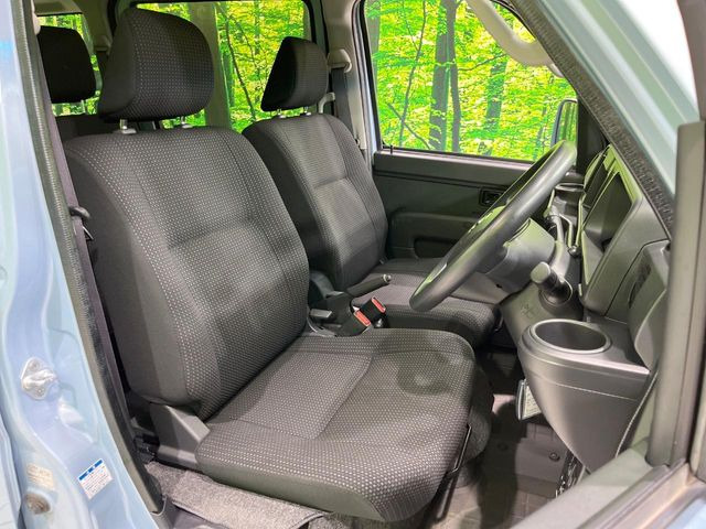 運転席シート廻りは使用感も少なく、良好な状態となっています。丁寧に使われていたことがよくわかりますね。