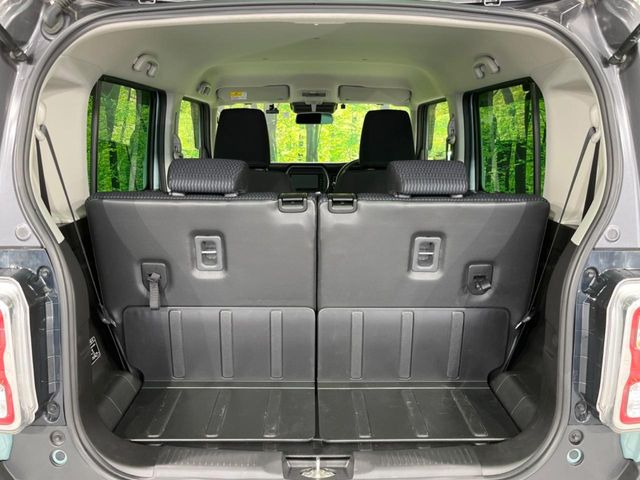 普段のお買い物や通勤、送迎等に十分な荷室スペースを確保しております。セカンドシートを倒すと、大きな荷物の積載も可能です♪