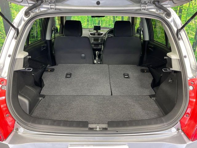 普段のお買い物や通勤、送迎等に十分な荷室スペースを確保しております。セカンドシートを倒すと、大きな荷物の積載も可能です♪