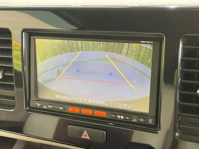 【バックカメラ】駐車時に後方がリアルタイム映像で確認できます。大型商業施設や立体駐車場での駐車時や、夜間のバック時に大活躍!運転スキルに関わらず、今や必須となった装備のひとつです!