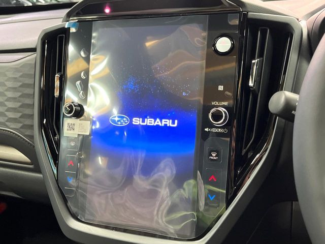 【純正11型ナビ】インテリアに溶け込むスタイリッシュな「専用設計」メーカーナビを装備♪視認性や操作性など基本性能にも優れ、より上質なカーライフをお楽しみいただけます。