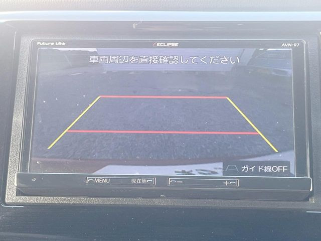 【バックカメラ】駐車時に後方がリアルタイム映像で確認できます。大型商業施設や立体駐車場での駐車時や、夜間のバック時に大活躍!運転スキルに関わらず、今や必須となった装備のひとつです!