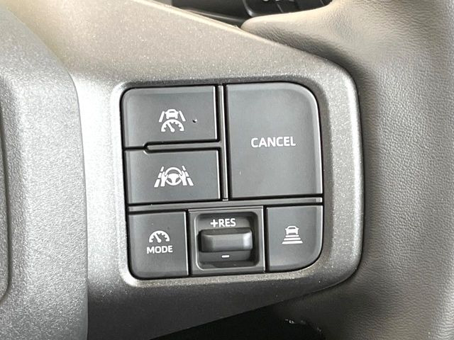 【レーダークルーズコントロール】高速道路での長距離走行が楽に!!自動で速度を保つクルーズコントロールが、衝突軽減システムと連携し、前方の車両を感知して車間を保つように速度調節してくれます!!