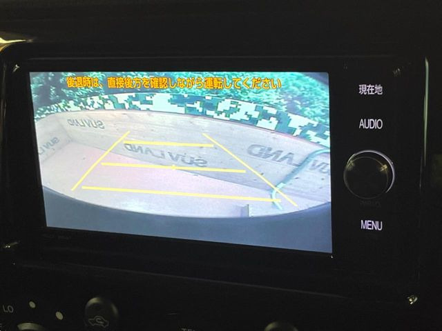 【バックカメラ】駐車時に後方がリアルタイム映像で確認できます。大型商業施設や立体駐車場での駐車時や、夜間のバック時に大活躍!運転スキルに関わらず、今や必須となった装備のひとつです!