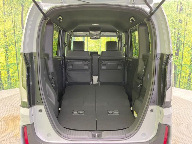 普段のお買い物や通勤、送迎等に十分な荷室スペースを確保しております。セカンドシートを倒すと、大きな荷物の積載も可能です♪