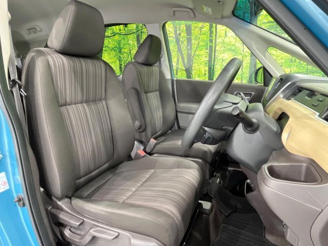 運転席シート廻りは使用感も少なく、良好な状態となっています。丁寧に使われていたことがよくわかりますね。