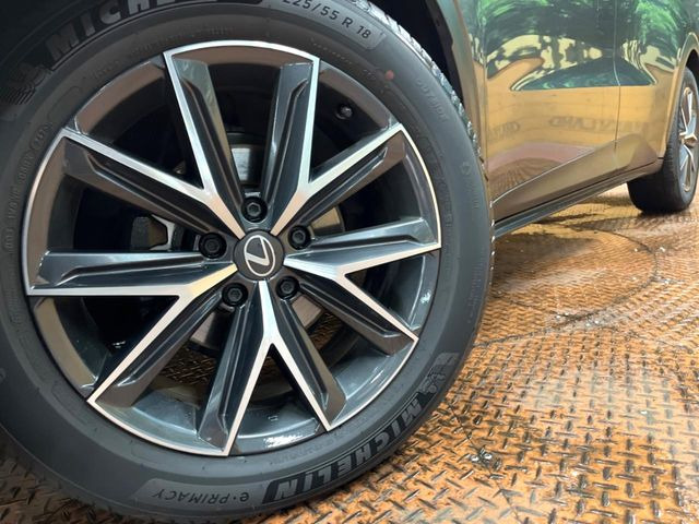 �y�����A���~�z�C�[���z�O�ςɃ}�b�`���������A���~�z�C�[���𑕒����Ă���܂��B�e��ЊO�A���~�z�C�[����A�X�^�b�h���X�^�C�����戵�����Ă���܂��B���񂲑��k����������