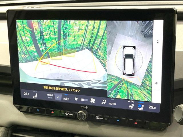 【パノラミックビューモニター】専用のカメラにより、上から見下ろしたような視点で360度クルマの周囲を確認することができます☆死角部分も確認しやすく、狭い場所での切り返しや駐車もスムーズに行えます。