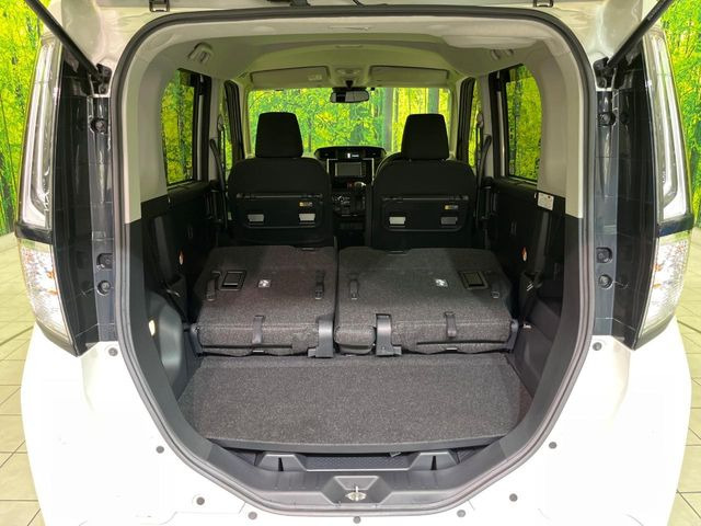 普段のお買い物や通勤、送迎等に十分な荷室スペースを確保しております。セカンドシートを倒すと、大きな荷物の積載も可能です♪