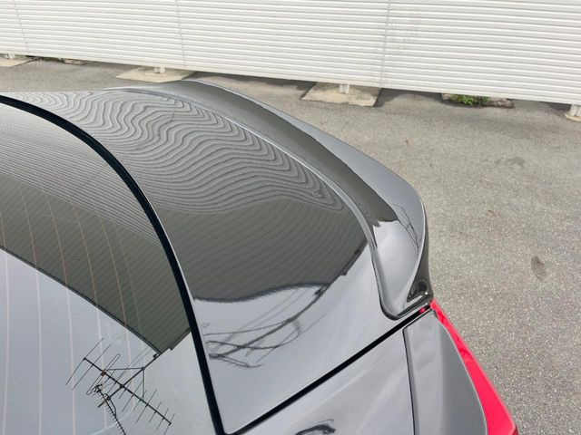 【TRDトランクスポイラー】スポーツカーらしさがグッと引き立つ大型リヤスポイラーを装着♪高速走行時のスタビリティ(走行安定性)向上に役立ちます。