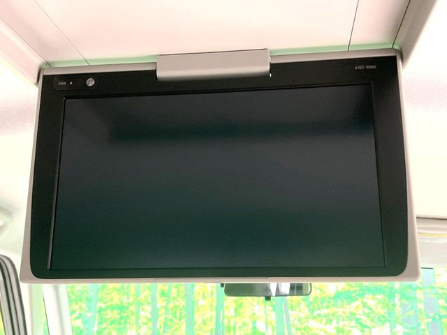 【フリップダウンモニター】大画面モニターで後席でもエンタメをお楽しみいただけます。小さなお子様にも大人気の装備です♪