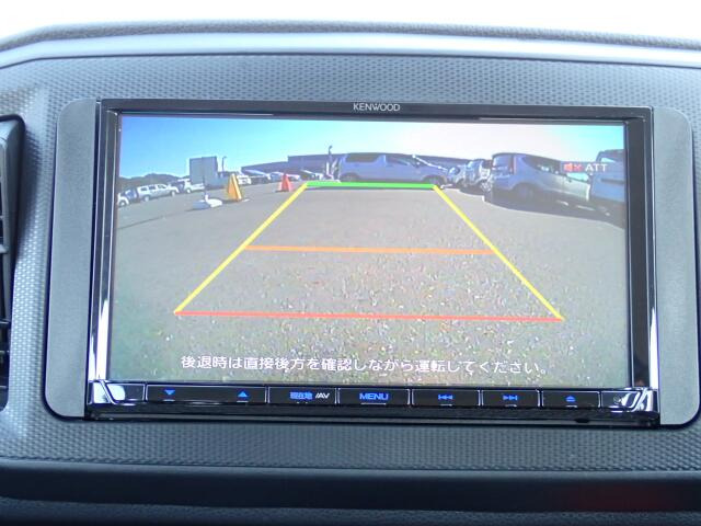 バックカメラ装備しております。駐車時に大変役に立ちますよ。駐車が苦手な方にも便利機能です。