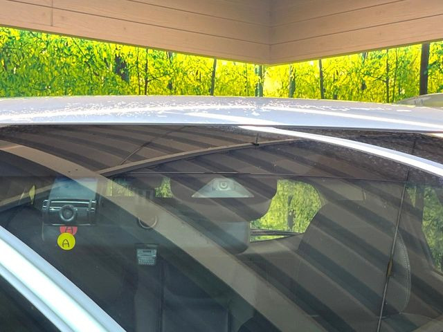 【ホンダセンシング】走行中に前方の車両等を認識し、衝突しそうな時は警報とブレーキで衝突回避と被害軽減をアシスト。より安全にドライブをお楽しみいただけます。