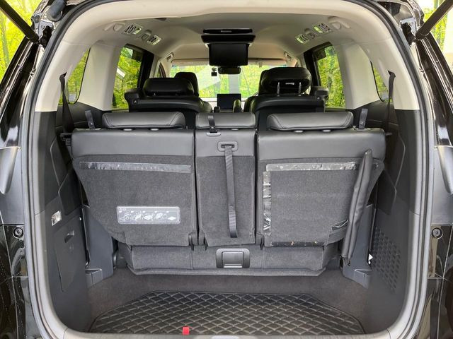 普段のお買い物や通勤、送迎等に十分な荷室スペースを確保しております。セカンドシートを倒すと、大きな荷物の積載も可能です♪