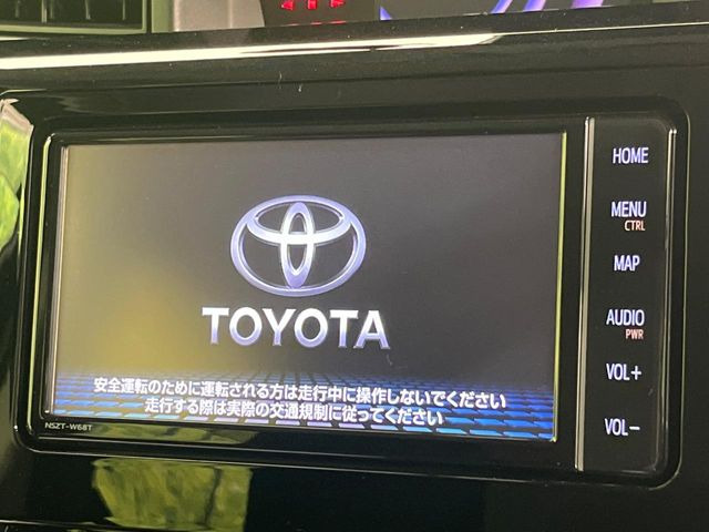 【純正ナビ】人気の純正ナビを装備しております。ナビの使いやすさはもちろん、オーディオ機能も充実!キャンプや旅行はもちろん、通勤や買い物など普段のドライブも楽しくなるはず♪