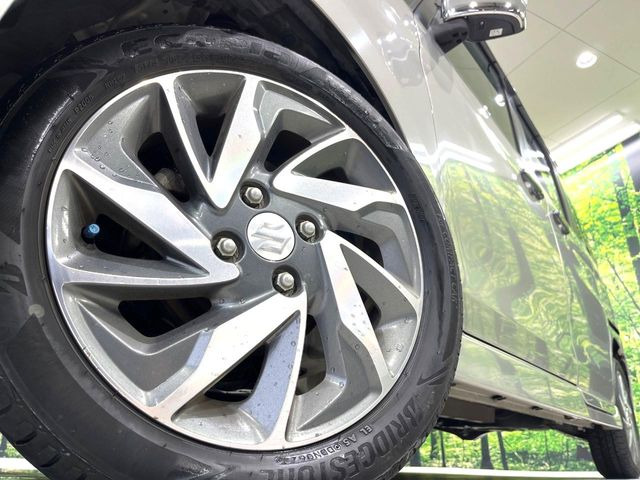 �y����15�C���`�A���~�z�C�[���z�O�ςɃ}�b�`���������A���~�z�C�[���𑕒����Ă���܂��B�e��ЊO�A���~�z�C�[����A�X�^�b�h���X�^�C�����戵�����Ă���܂��B���񂲑��k����������