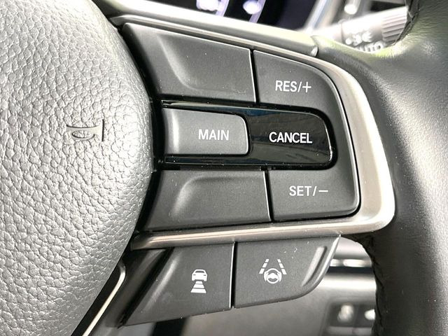 【アダプティブクルーズコントロール】高速道路での長距離走行が楽に!!自動で速度を保つクルーズコントロールが、衝突軽減システムと連携し、前方の車両を感知して車間を保つように速度調節してくれます!!