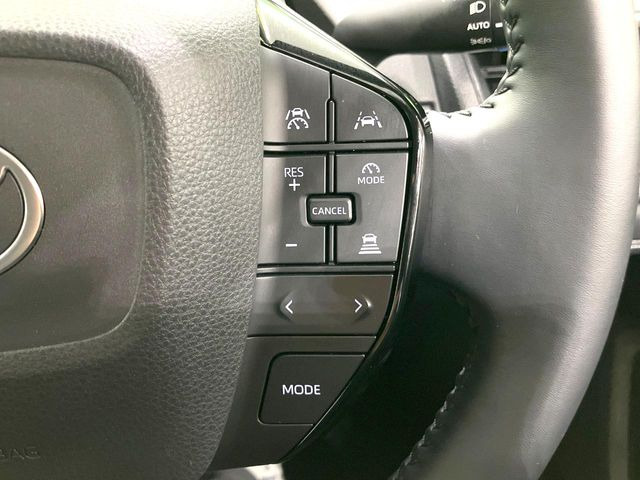 【レーダークルーズコントロール】高速道路での長距離走行が楽に!!自動で速度を保つクルーズコントロールが、衝突軽減システムと連携し、前方の車両を感知して車間を保つように速度調節してくれます!!