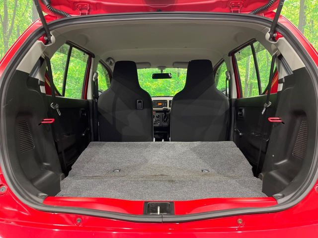 普段のお買い物や通勤、送迎等に十分な荷室スペースを確保しております。セカンドシートを倒すと、大きな荷物の積載も可能です♪