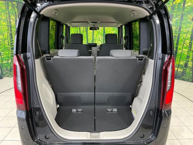 普段のお買い物や通勤、送迎等に十分な荷室スペースを確保しております。セカンドシートを倒すと、大きな荷物の積載も可能です♪