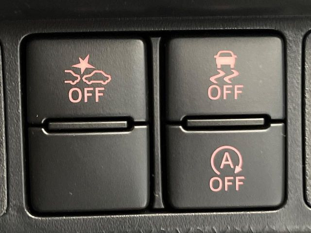【スマートアシスト】走行中に前方の車両等を認識し、衝突しそうな時は警報とブレーキで衝突回避と被害軽減をアシスト。より安全にドライブをお楽しみいただけます。