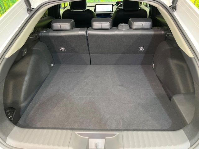 【パワーバックドア】スマートキーや運転席のボタンを押すだけでリアゲートが自動で開閉します!荷物を持っている時や、高い位置にあるバックドアを閉める際に便利な機能です♪