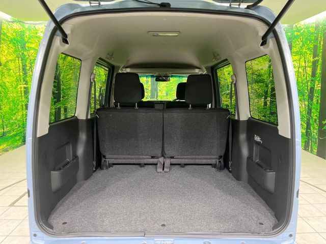 積み下ろしのしやすいデッキにはたっぷりと荷物を積み込んでいただけます。遊びから仕事まで、様々なシーンで頼れます♪