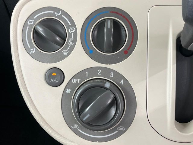 寒い冬も暑い夏も全席に快適な空調を届けてくれる、ダイヤル式エアコンを装備♪