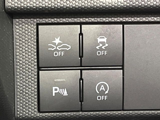 【スマートアシスト】走行中に前方の車両等を認識し、衝突しそうな時は警報とブレーキで衝突回避と被害軽減をアシスト。より安全にドライブをお楽しみいただけます。