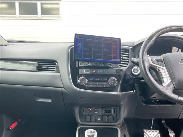 アウトランダーPHEV2.4 G プレミアムパッケージ 4WD