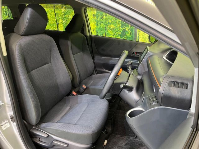 運転席シート廻りは使用感も少なく、良好な状態となっています。丁寧に使われていたことがよくわかりますね。