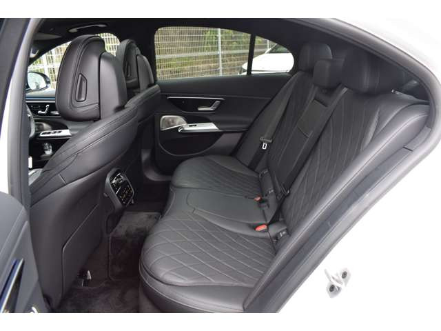 EクラスE300 エクスクルーシブ AMGラインパッケージ (ISG)