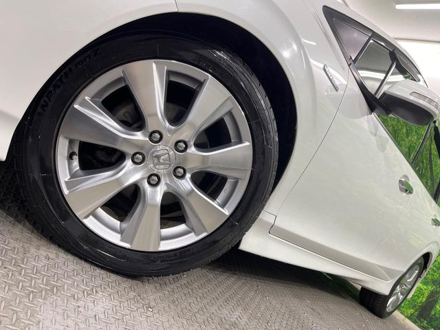 �y����17�C���`�A���~�z�C�[���z�O�ςɃ}�b�`���������A���~�z�C�[���𑕒����Ă���܂��B�e��ЊO�A���~�z�C�[����A�X�^�b�h���X�^�C�����戵�����Ă���܂��B���񂲑��k����������