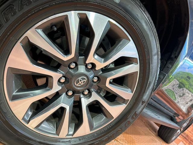 �y����19�C���`�A���~�z�C�[���z�O�ςɃ}�b�`���������A���~�z�C�[���𑕒����Ă���܂��B�e��ЊO�A���~�z�C�[����A�X�^�b�h���X�^�C�����戵�����Ă���܂��B���񂲑��k����������