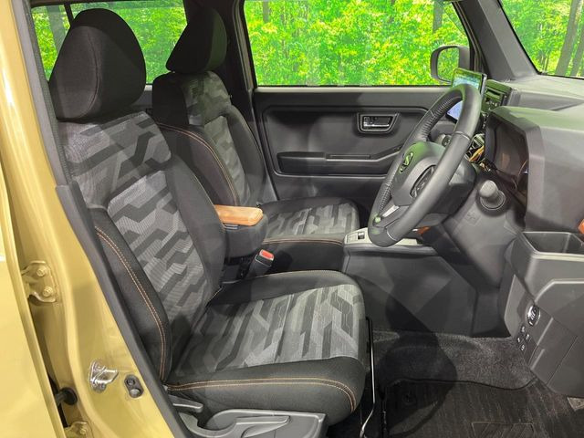 運転席シート廻りは使用感も少なく、良好な状態となっています。丁寧に使われていたことがよくわかりますね。
