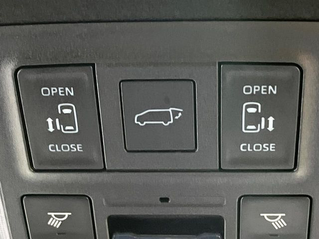 【パワーバックドア】スマートキーや運転席のボタンを押すだけでリアゲートが自動で開閉します!荷物を持っている時や、高い位置にあるバックドアを閉める際に便利な機能です♪