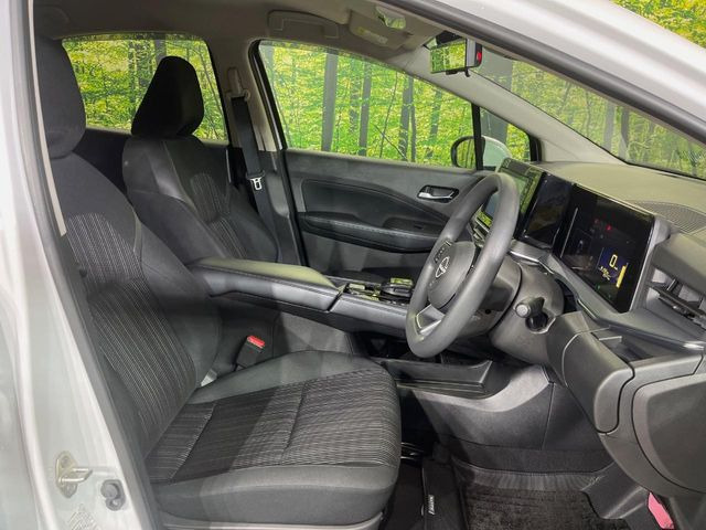 運転席シート廻りは使用感も少なく、良好な状態となっています。丁寧に使われていたことがよくわかりますね。