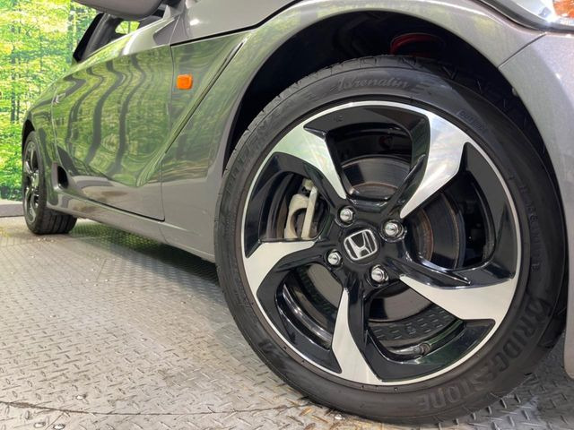 �y�����A���~�z�C�[���z�O�ςɃ}�b�`���������A���~�z�C�[���𑕒����Ă���܂��B�e��ЊO�A���~�z�C�[����A�X�^�b�h���X�^�C�����戵�����Ă���܂��B���񂲑��k����������