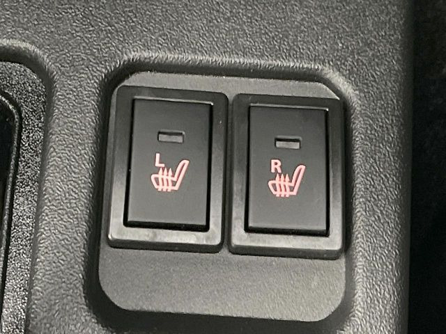 【シートヒーター】寒い日に重宝するシートヒーター!エアコンより早く温まってくれるので寒がりの人も安心ですね♪エアコンの温風は乾燥するから苦手、という方にもをおすすめです。